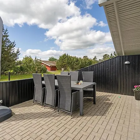 Thore - 400m From The Sea By Interhome Nyaraló