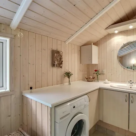 Nyaraló Thore - 400m From The Sea By Interhome *