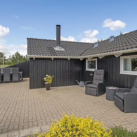 Thore - 400m From The Sea By Interhome Nyaraló *
