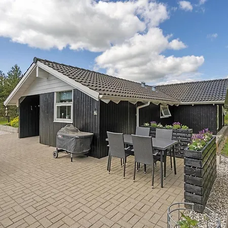 Thore - 400m From The Sea By Interhome *