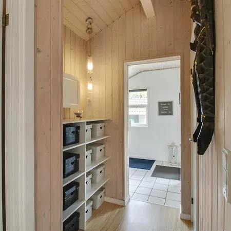 Nyaraló Thore - 400m From The Sea By Interhome *