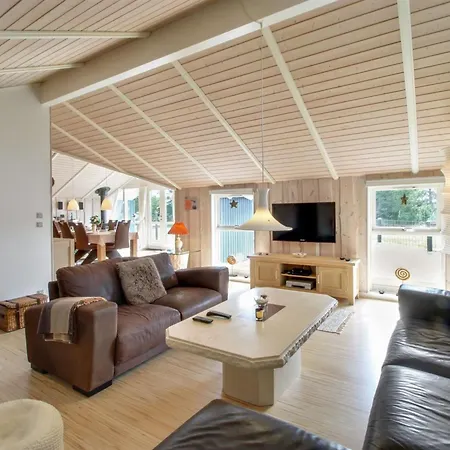 Thore - 400m From The Sea By Interhome